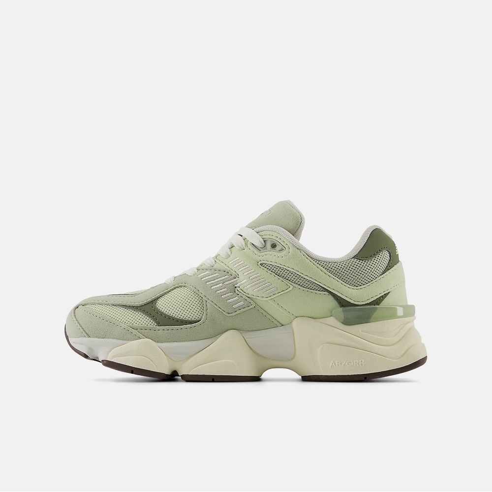 New Balance 9060
Boys' Grade School - Picture 4 of 8